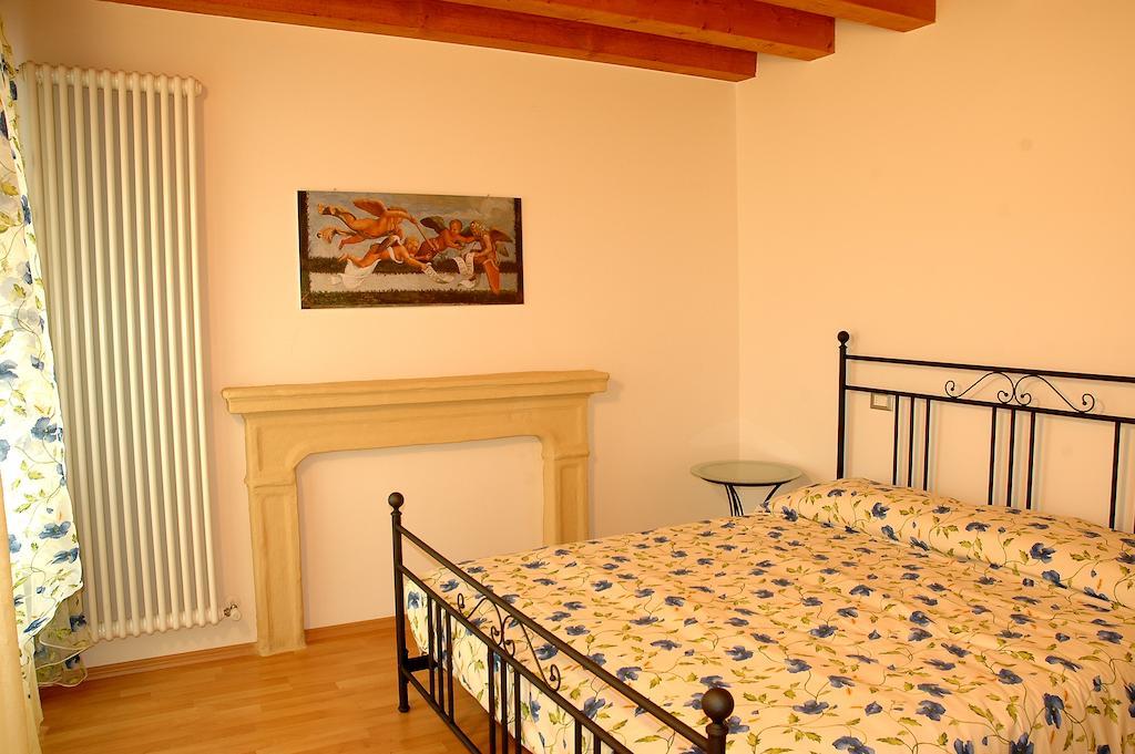 Agriturismo Al Tralcio Valeggio sul Mincio Room photo