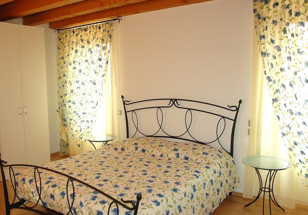 Agriturismo Al Tralcio Valeggio sul Mincio Room photo
