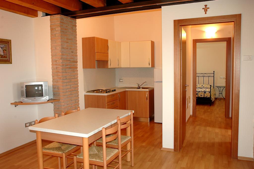 Agriturismo Al Tralcio Valeggio sul Mincio Room photo